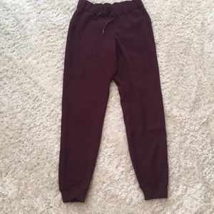 NWOT- On the fly woven jogger size 2